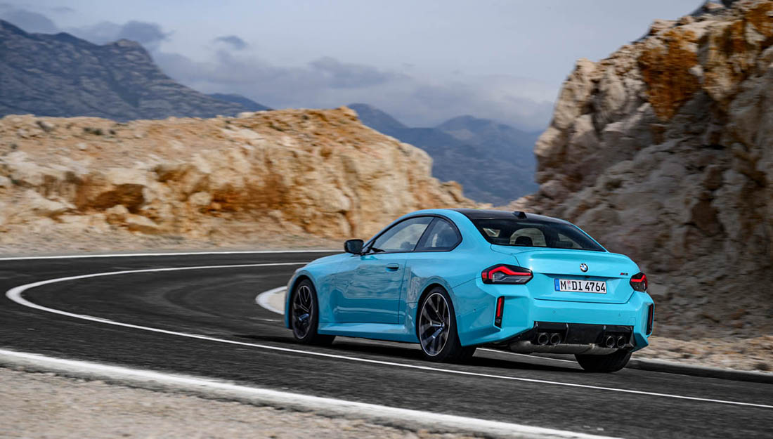 BMW M2 xDrive 左ハンドル 走行シーン