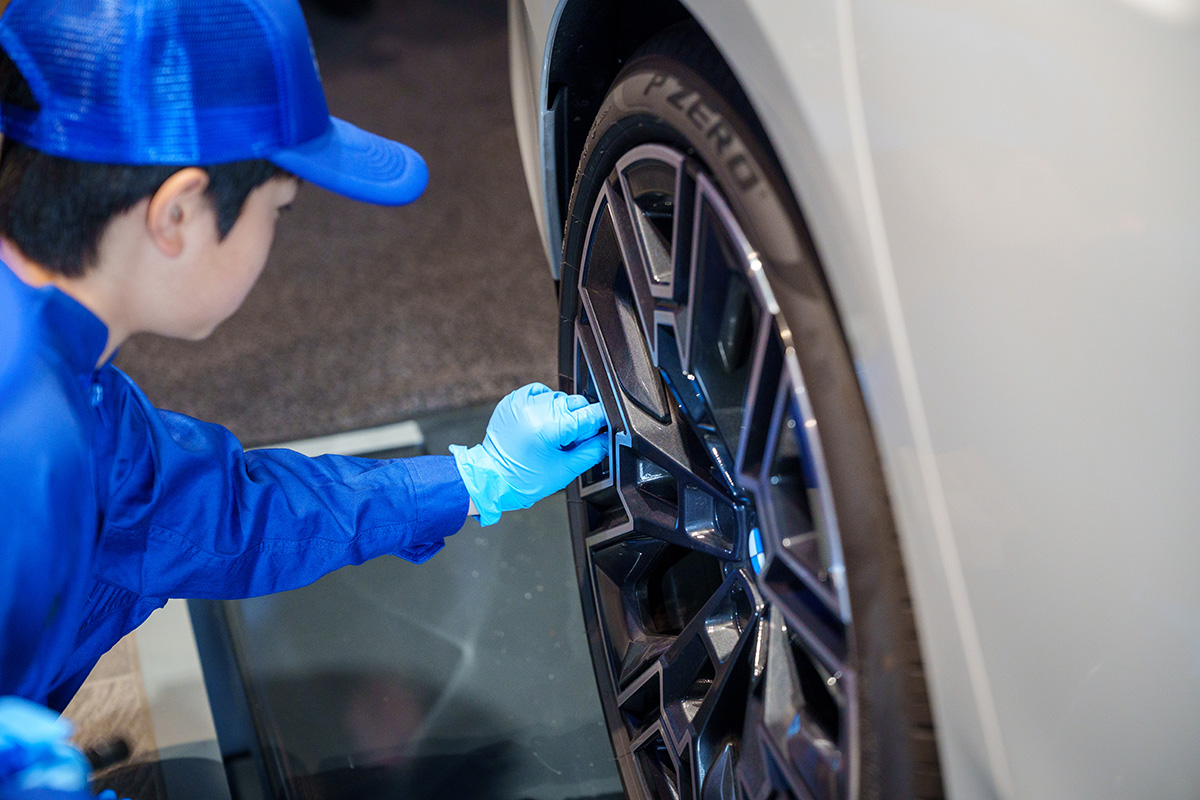BMWショールームで楽しむ親子向けキッズメカニック体験